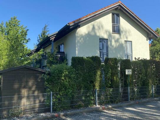 Attraktive Liegenschaft in Eichenau mit acht Maisonette-Wohnungen, Garten und Tiefgarage