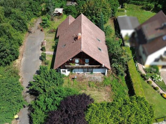 Einfamilienhaus mit ausgebauter Dachgeschosswohnung am Ortsrand