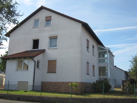 Zweifamilienwohnhaus mit 2 Garagen in Luhe-Wildenau!