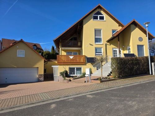 Einfamilienhaus mit ELW mit herrlichem Blick in 97534 Waigolshausen-Hergolshausen zwischen Würzburg / Schweinfurt /Volk…