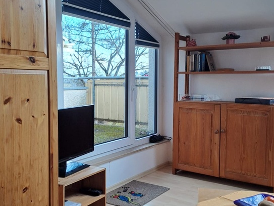 möbliertes WG-Zimmer mit eigener Dusche/Wc, eigener Küche, mit Internet, Dachloggia, Wc-Mitbenützung, TV, Waschmaschine
