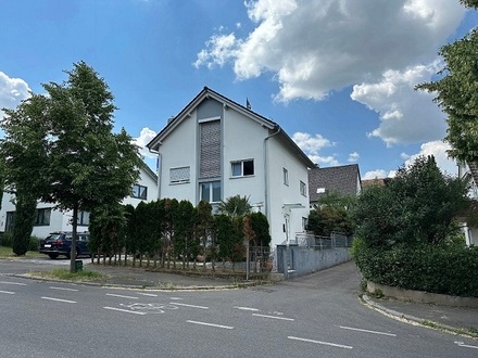 GROßZÜGIGES EINFAMILIENHAUS MIT EINLIEGERWOHNUNG