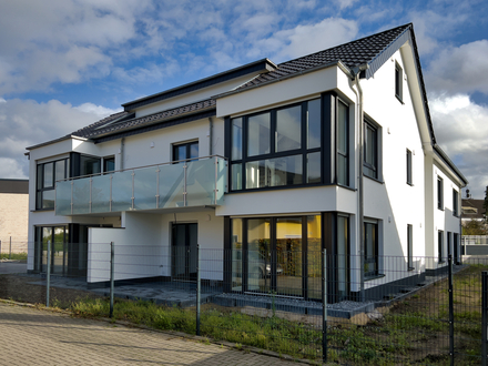 Neubau! Attraktive EG Wohnung mit Terrasse in Bi-Senne!