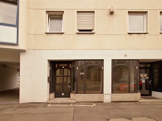 Attraktiv gelegene Büro-/Praxisfläche mit Schaufenster und Lager