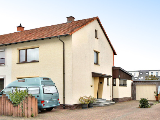 Gepflegte Doppelhaushälfte mit großem Garten und Garage in ruhiger Wohnlage