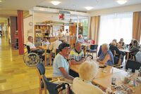 Bezirksalten- und Pflegeheim Eferding: Tag der Altenarbeit mit Oktoberfest, Heimbesichtigung und Ausbildungsinfo