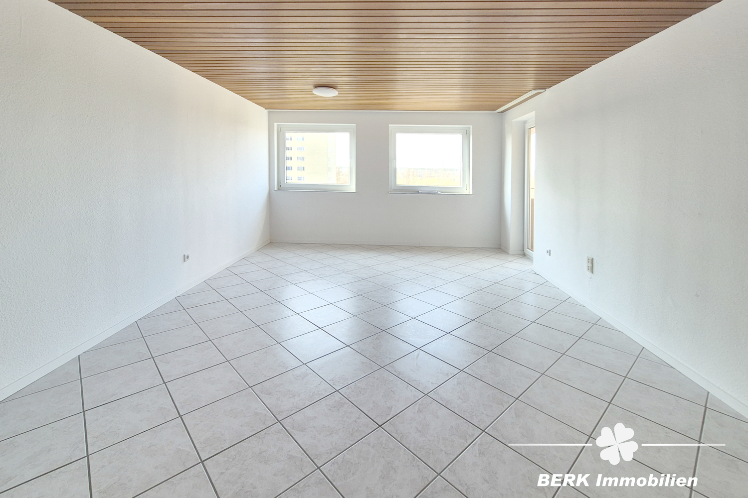 Immobilie in Mainaschaff - BERK Immobilien - modernisierte 4-Zimmer-Whg mit Aussicht & optionalem eigenen Gartengrundstück - Bild 0