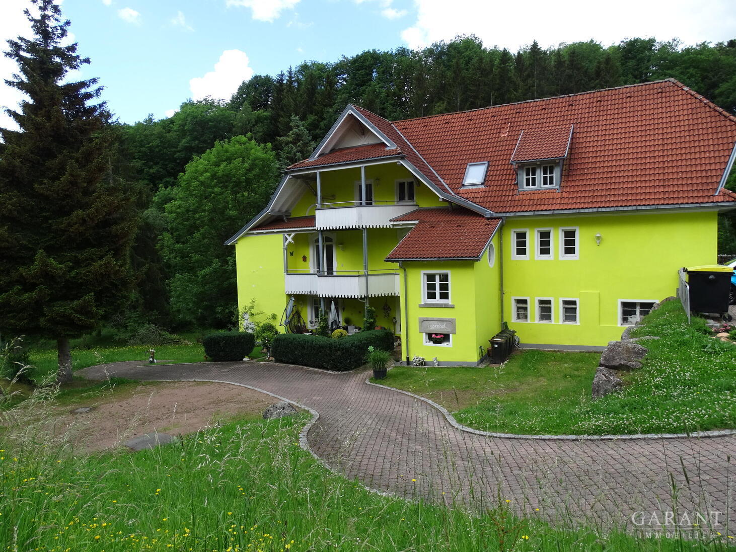 Exklusives Mehrfamilienhaus mit weitläufigem Park in einmaliger Lage! – 79669 Zell im Wiesental, 79669 Zell im Wiesental – Vorschaubild 2