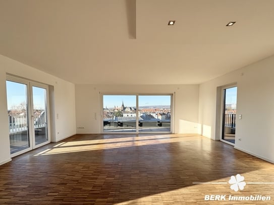 BERK Immobilien - Penthouse-Wohnung mit umlaufendem Balkon und Aufzug direkt in die Wohnung