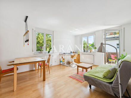 Helle 2 Zimmer-Wohnung mit Sonnen-Balkon und Einbauküche in Neuried
