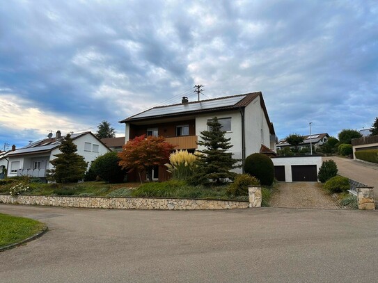 ZWEIFAMILIENHAUS MIT GROßEM GARTEN