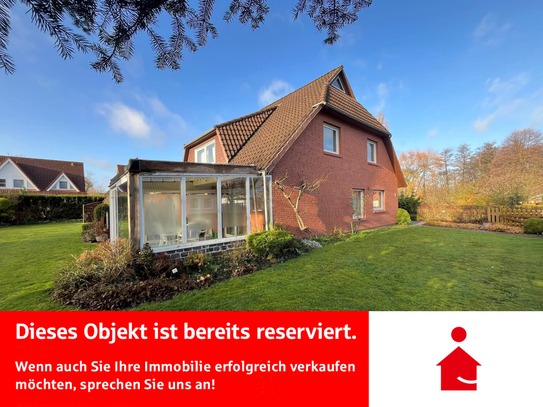 Zentrales Einfamilienhaus mit großem Grundstück und See