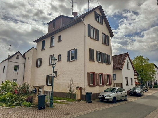 TOP Lage: Sanierungsbedürftiges Dreifamilienhaus mit Anbau in der Bad Sodener Kernstadt