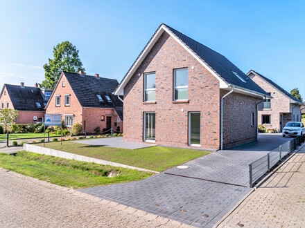 Schlüsselfertiger Einfamilienhaus-Neubau mit gehobenem KFW-55-Standard