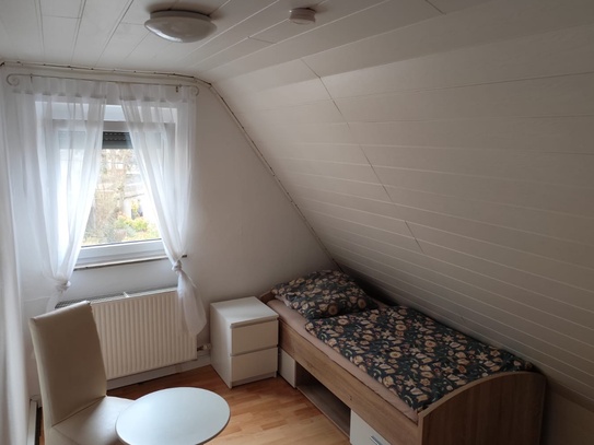 Gästezimmer mit Wlan, TV, Teilung von Bad/Wc und Küche