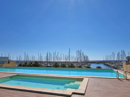 Luxuriöse 3-Zimmer-Wohnung am Hafen in Santo Stefano al Mare