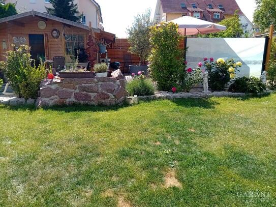 Gepflegtes Zweifamilienhaus mit Kamin und schönem Garten in Riesa