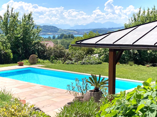 Wohnen mit Weitblick – Traumhaftes Einfamilienhaus mit Pool, Nähe Mattsee