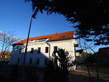 Moderne, neuwertige 2,5 Zimmerwohnung mit Loggia