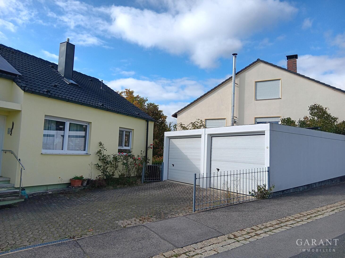 Charmantes Einfamilienhaus mit Einliegerwohnung und Doppelgarage in ruhiger Lage – 96117 Memmelsdorf, 96117 Memmelsdorf – Vorschaubild 2