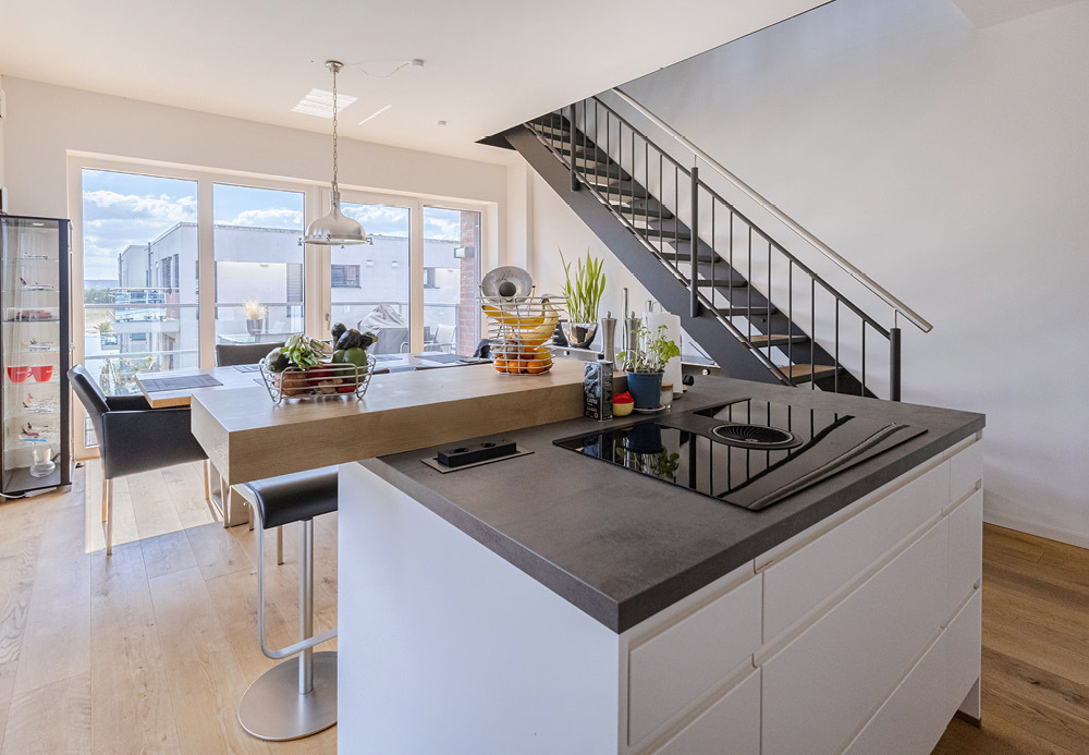 Möbliert Wohnen über 2 Ebenen! Hochwertig ausgestattete Maisonette-Wohnung mit Wasserblick - Photo 2