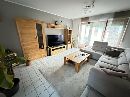 Sofort frei ! 3 ½-ZIMMER-EIGENTUMSWOHNUNG MIT BALKON UND GARAGE