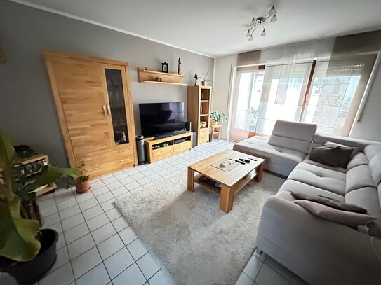 Sofort frei! 3 ½-ZIMMER-EIGENTUMSWOHNUNG MIT BALKON UND GARAGE