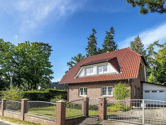 Schönes Wohnen in idealer Lage - EFH mit Kamin, Garage und Keller