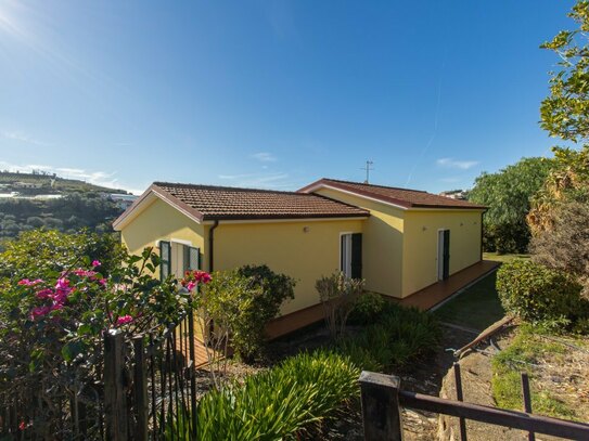 Villa in Santo Stefano al Mare mit wunderschönem Meerblick