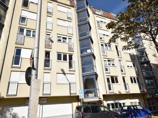 Innenstadt: 2-ZKB DG-Wohnung mit Balkon und Studiocharakter