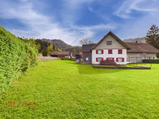 Grundstück mit Altbestand in harmonischer Gegend