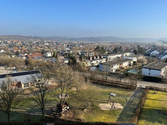 Renovierungsbedürftige 3-Zimmer-Wohnung mit Balkon und TG-Platz in stadtnaher Wohnlage