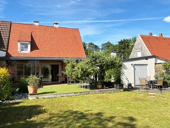 Rarität! Möbliertes 4-Zi-Haus mit tollem Garten im Münchner Norden