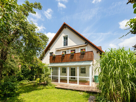 Wohnen am Wasser: Idyllische Gartenwohnung in Langengeisling