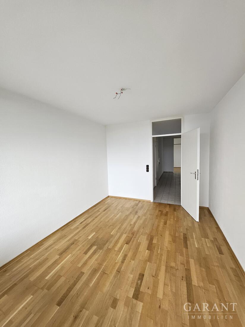 Stilvolle 3 Zimmer-Wohnung mit Weitblick bis zu den Alpen – 86163 Augsburg, 86163 Augsburg – Vorschaubild 4