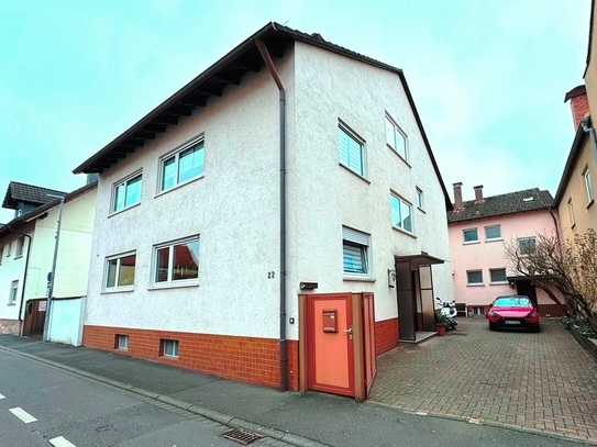 Großzügige Drei-Zimmer-Wohnung mit Balkon