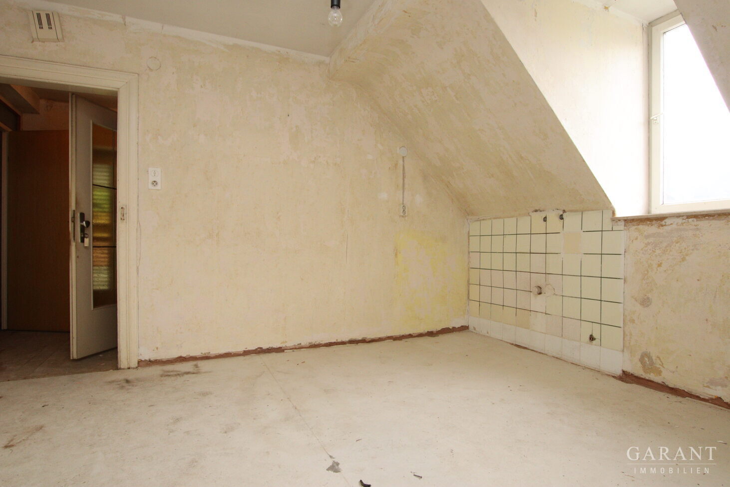 Wer erweckt dieses ältere Einfamilienhaus mit großem Grundstück aus seinem Dornröschenschlaf? – 67661 Kaiserslautern, 67661 Kaiserslautern – Vorschaubild 13