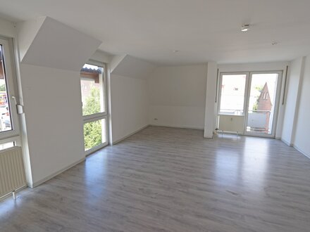 Schöne Dachgeschosswohnung ohne störende Schrägen aber mit Balkon