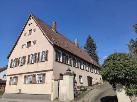 AUSSERGEWÖHNLICH HISTORISCHES KULTURDENKMAL IM ORTSKERN VON LONSEE