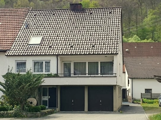 Geräumiges Haus mit großem Grundstück und Lagerflächen direkt an der Schmiech