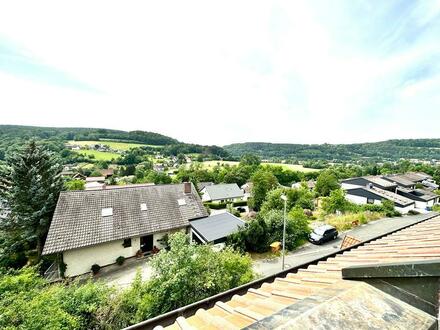 Unverbaubarer Panoramablick! Großzügige 4-Zimmer-Wohnung im Dachgeschoss vor den Toren Kulmbachs