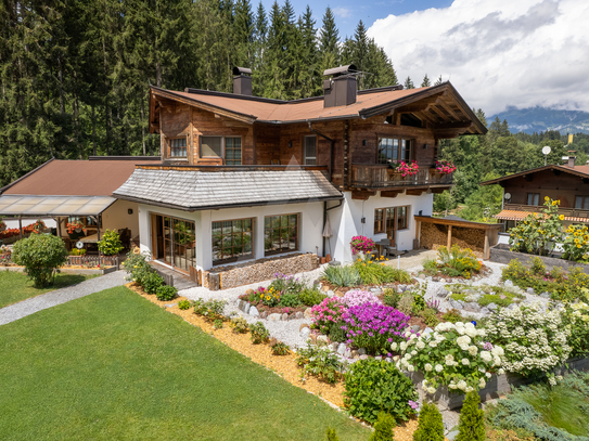 Traditionelles Einfamilienhaus in ruhiger Waldrandlage