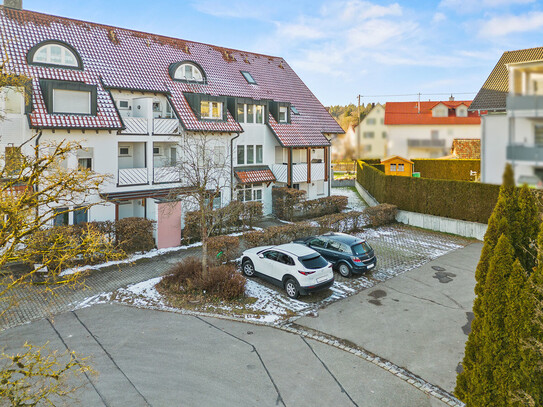 Vermietete, helle Zwei-Zimmer Wohnung, inklusive Tiefgaragenstellplatz.