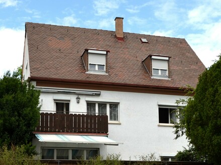 3-Familienhaus mit Potential, 3 Garagenstellplätzen, Balkon, Garten und großer Terrasse