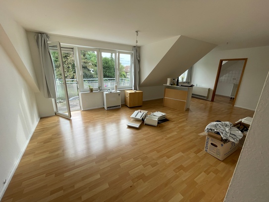 4-Zimmer Dachgeschoss Wohnung mit großem Südbalkon und herrlichem Blick ins Grüne