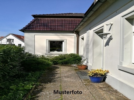 Einfamilienhaus mit Abstellplätzen