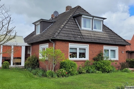 Schicker Bungalow in rückwärtig unverbauter ruhiger Wohnlage!