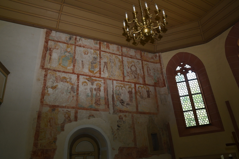 Die Nordwand der Kirche ziert seit  1469 die monumentale Wandmalerei, die  in 18 Einzelbildern die Passionsgeschichte Christi darstellt. 1983 wurden diese bei Instandsetzungsarbeiten wiederentdeckt. 
