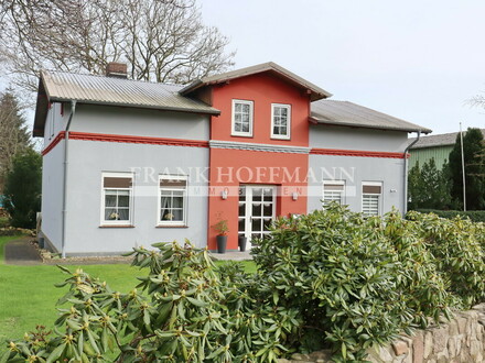 Einfamilienhaus mit naturnahen Grundstück in Sarlhusen