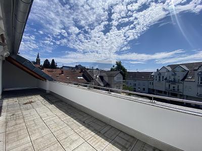 ZENTRAL, MIT EINBAUKÜCHE, TERRASSE UND KELLER